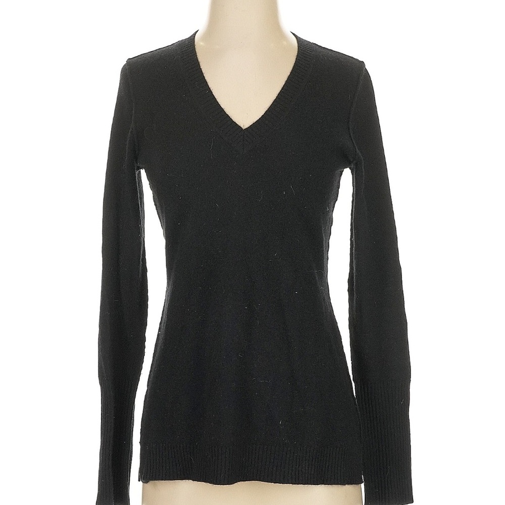 Black cashmere v neck by Aqua